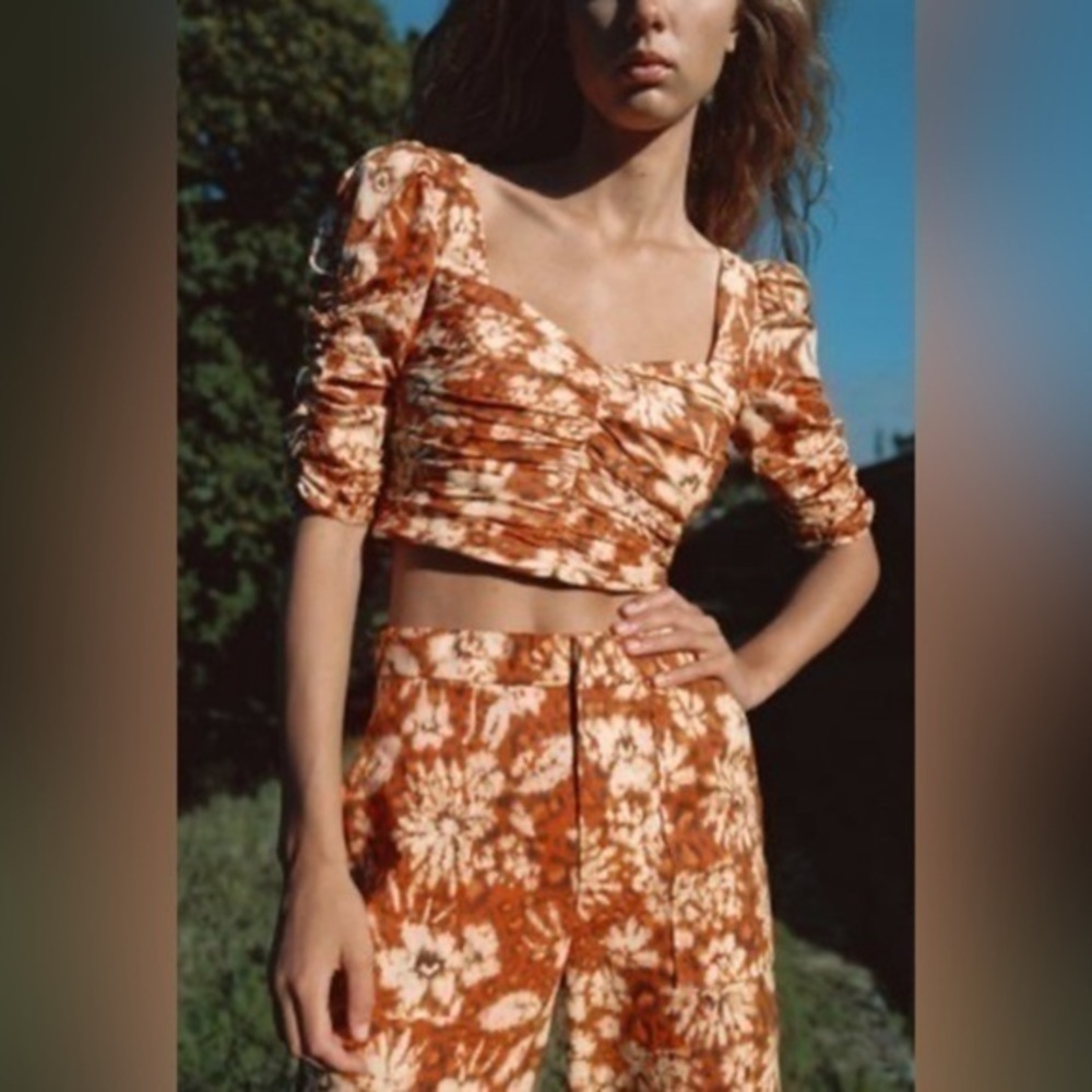 3/$30 _ ZARA | orange brown sweetheart  floral geometric retro crop top - small